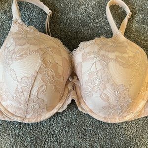Victoria’s Secret wired bra, size 34DDD